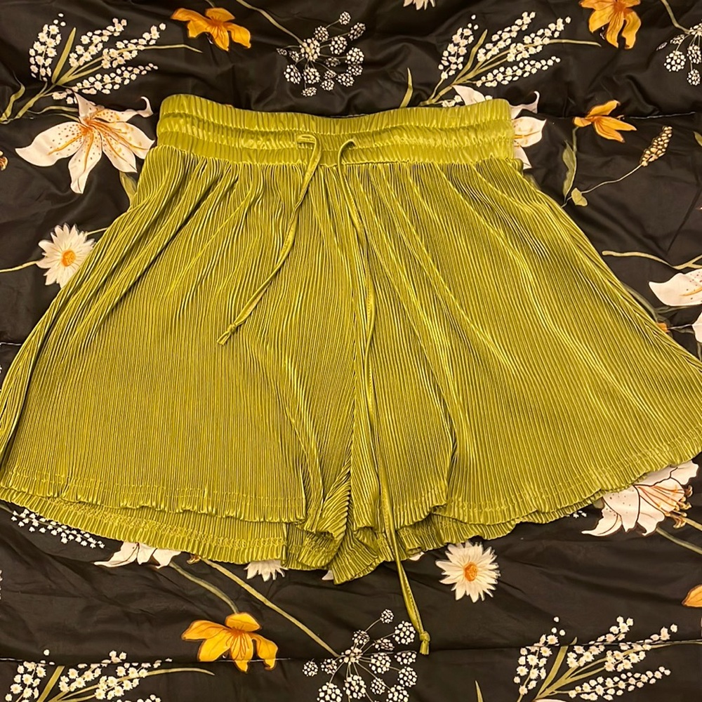 NWT Nasty Gal Green Flowy shorts